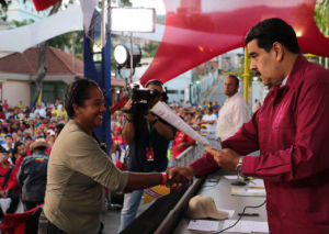 Venez Maduro remet titre propriété terres